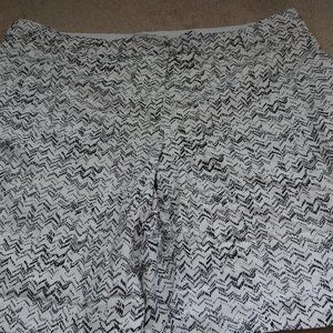 Dalia Collection Cream & Black Print Cotton 10" Inseam Shorts - Size 16W